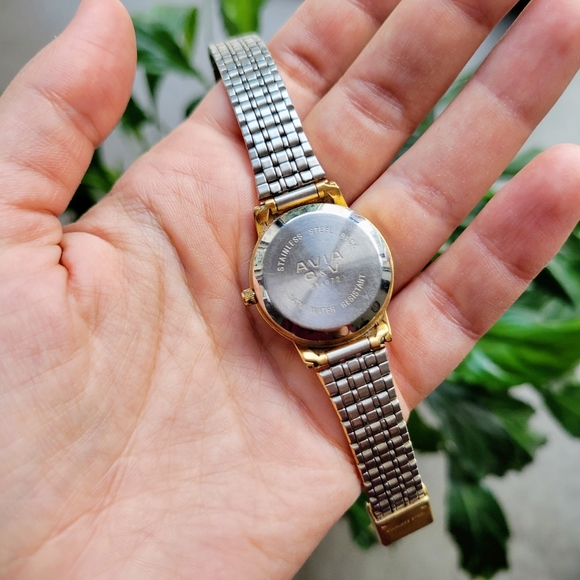 Vintage Avia Q&V Quartz Classic Watch main image 4